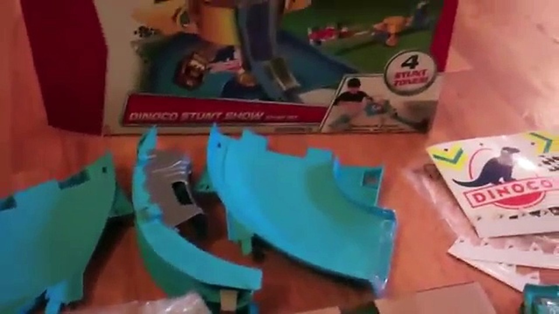 Stunt Racer Cars Dinoco Stunt Show Play Set NEW new Toy with Disney Cars
