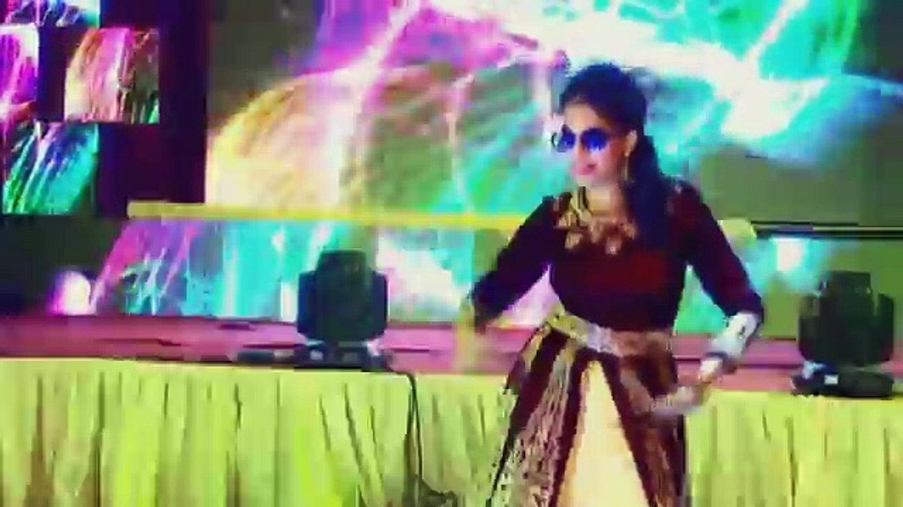 Couple Mehndi Dance In Indian Wedding