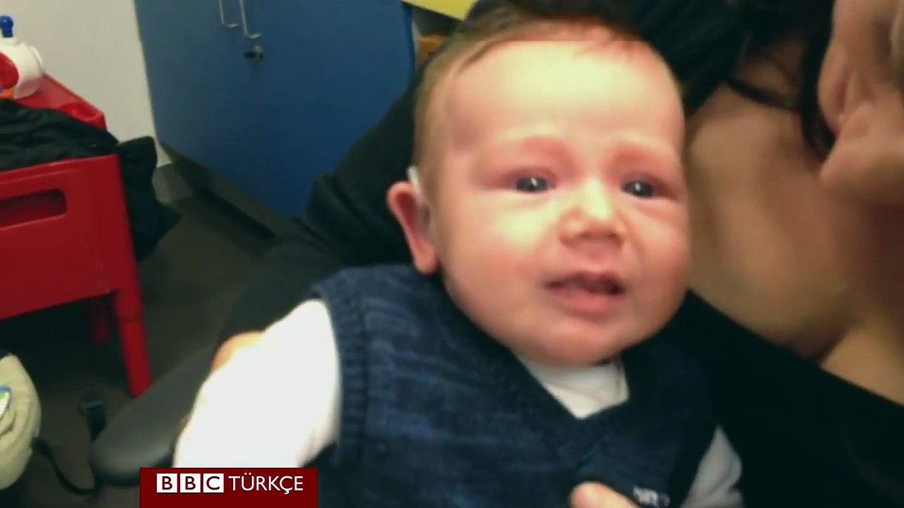 İşitme engelli bir bebeğin anne babasını duyduğu ilk an