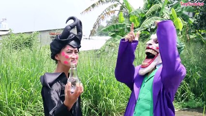 Frozen Elsa Bee Stings Spiderman! w/ Spidergirl, Venom, Joker & Maleficent in Real Life