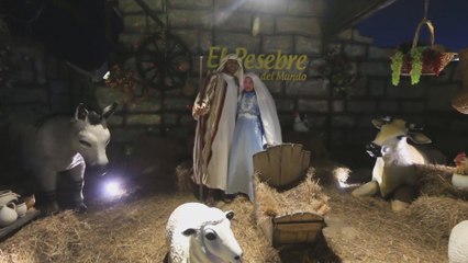 El pesebre más grande del mundo visita la caribeña Cartagena en Colombia