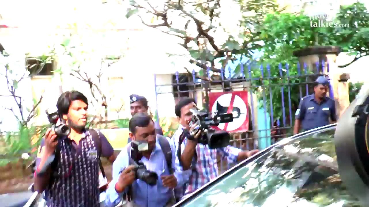 Saif Kareena's New Born Baby Boy's LEAKED Pics INSIDE Hospital