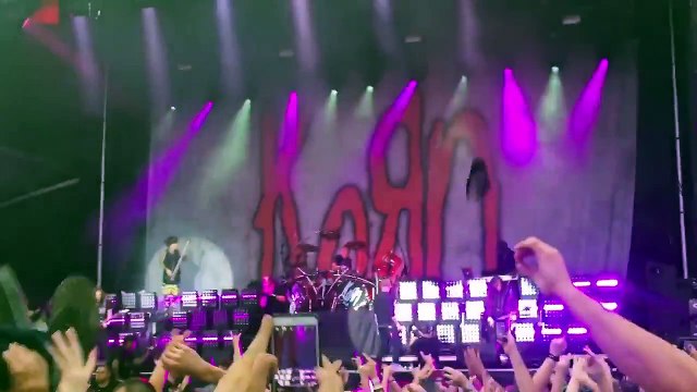 Korn ft. Corey Taylor preforming A Different World live