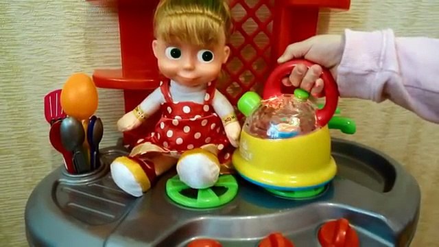 мультфильм из игрушек маша и медведь Маша готовит кушать для мишки