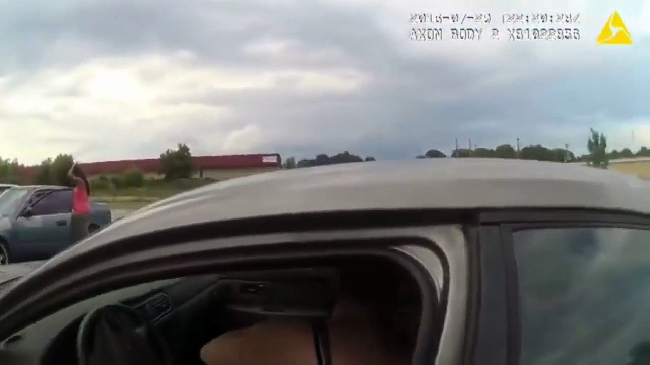 face au policier regarder