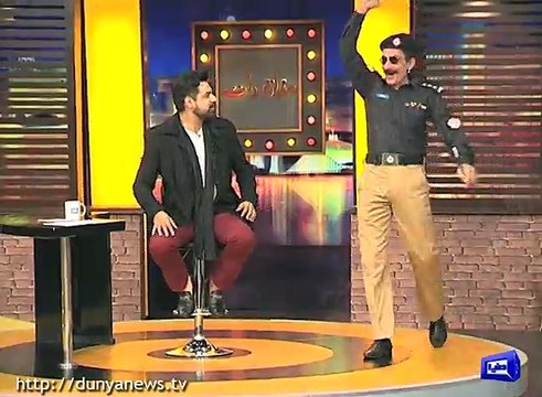 Iftikhar Thakur: Policeman trolls Faisal Subzwari in Mazaaq Raat