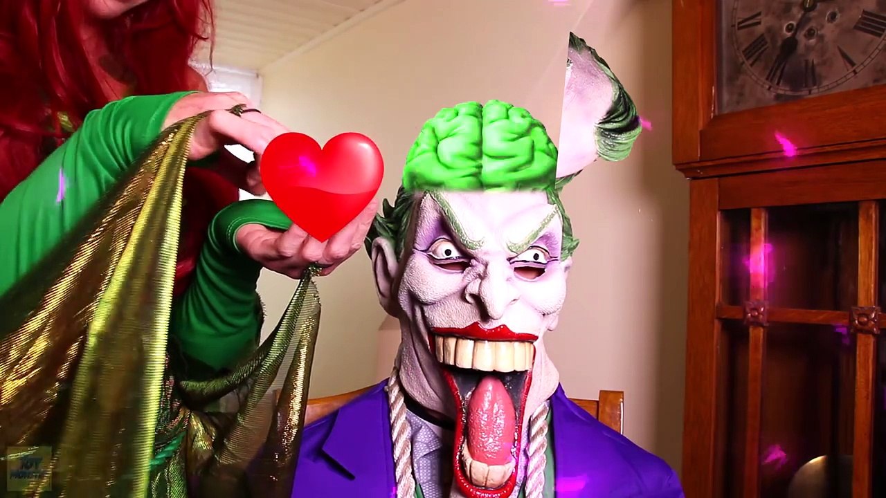 Frozen Elsa vs Anna LOLLIPOP FIGHT! w_ Spiderman Joker Spidergirl Catwoman Poison Ivy! Superhero Fun-_w4DK-vkYJk