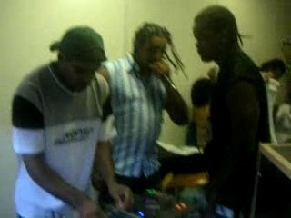 Tismé  au  mic featuring DJ Mondésir au platine