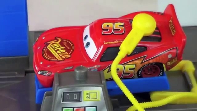 Hot Wheels Rooftop Race Garage Lightning McQueen Disney Cars Matchbox Cars and Hot Wheels