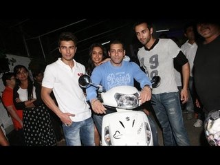 Salman Khan Arrives On An Activa For 'O Teri' Screening
