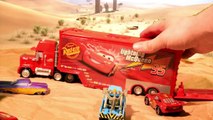 Disney Cars : Flash McQueen, Martin, Mack le Camion et leurs amis de Disney Cars 2 dans le désert