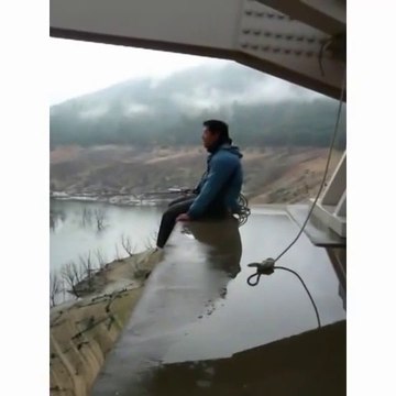 Se jeter à la corde dans le vide à 70m de haut d'un pont !