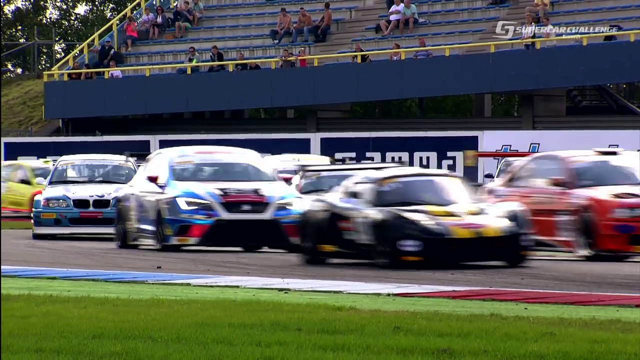 Crash Lap 1 Supersport - Round 5 Assen (2016)-0AMc7AennHU
