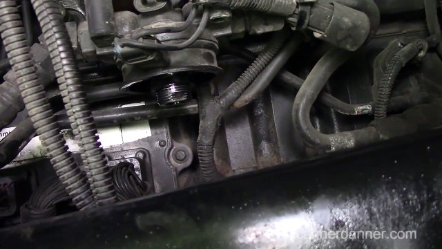 1 Cummins 8.3 ISC Fuel Filter change part 2-yzkw720