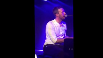 Download Video: Chris Martin reprend Drake au Piano : Hotline Bling