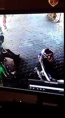 Un papa sauve in extremis la vie de deux enfants