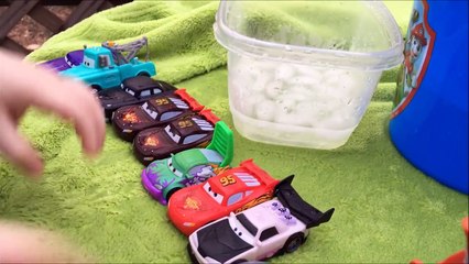 CARS Chase & Change Frank - Color Changers! Lightning McQueen and Mater