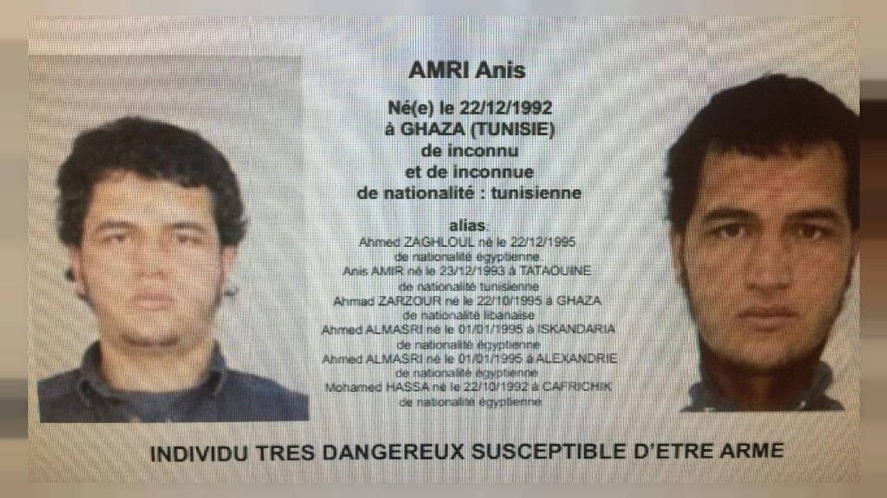 Ministro italiano do Interior em conferência de imprensa sobre caça e morte, em Milão, de alegado suspeito do ataque de Berlim