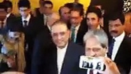 Asif Ali Zardari Flirting with Female Reporter