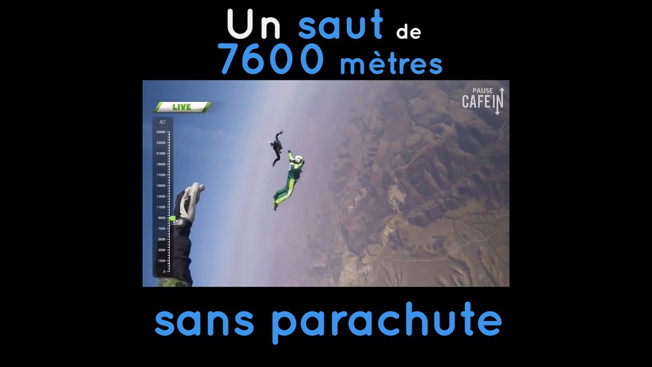 Il effectue un saut de plus de 7600 mètres sans parachute.
