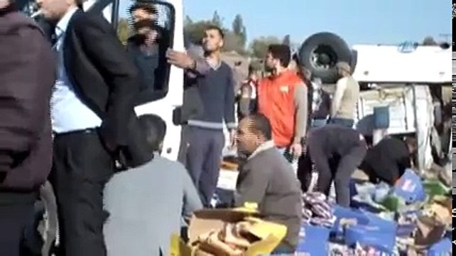 Ters dönen TIR'dan burnu bile kanamadan çıktı