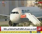لحظة مغادرة مختطف الطائرة الليبية وإطلاق سراح الطاقم بمطار مالطا
