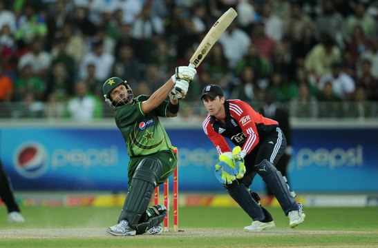 Top 5 Most Thrilling Finishes In The Cricket History (Match Won With Six)