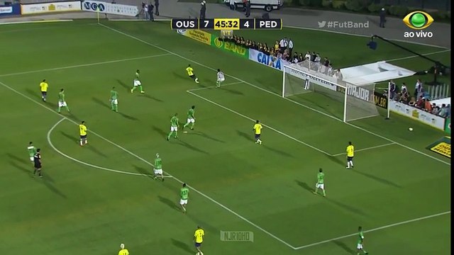 Un adversaire supplie Neymar de ne pas le dribbler... et se prend un bonbon