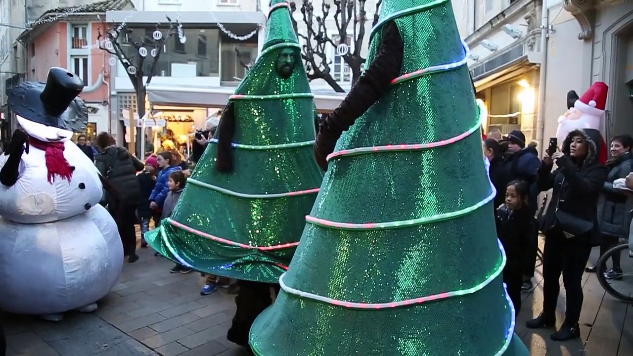 Carpentras : ambiance féérique dans les rues à l'approche de Noël