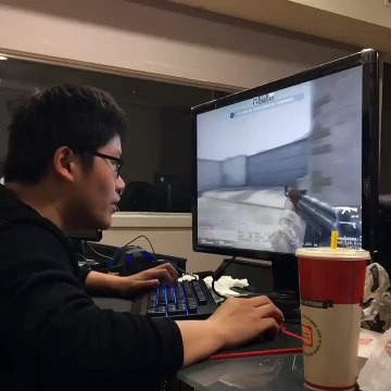 Un joueur de CS GO énervé