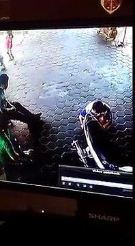 Un papa sauve in extremis la vie de deux enfants