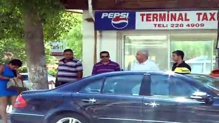 Yaşlı adam sokaktaki kıza sarkıntılık yaparsa