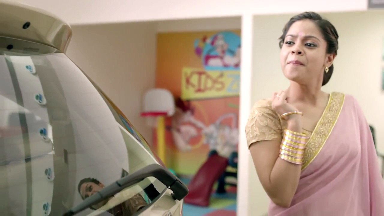 Funny Kapil Sharma and his onscreen wife with the Honda Mobilio