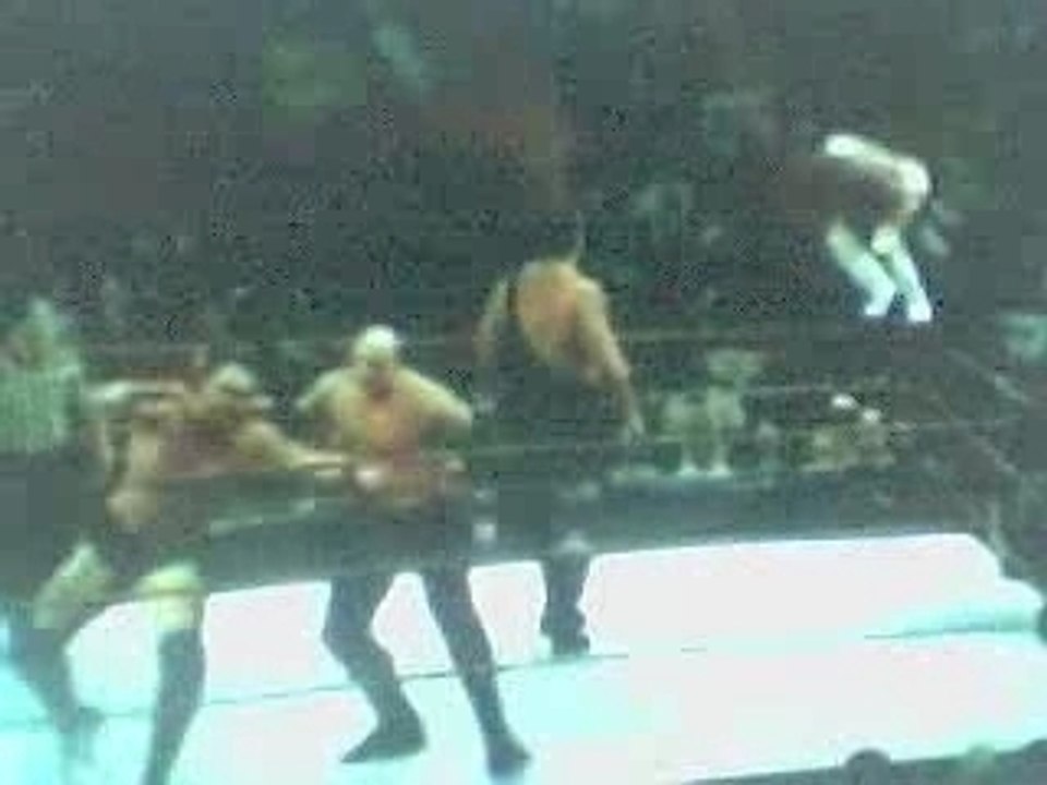 kane & big show win triple choksleme