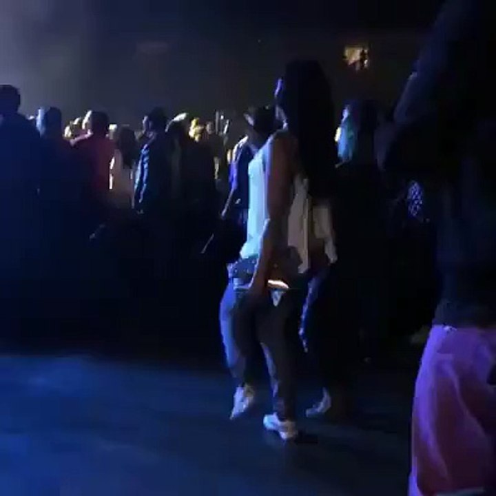 Mulher passa por momento constrangedor assim que sai das suas calças algo que não era suposto