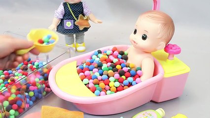 Descargar video: Mundial de Juguetes & Baby Doll Bath Time in Colours Play Doh Dots Surprise Eggs Toys