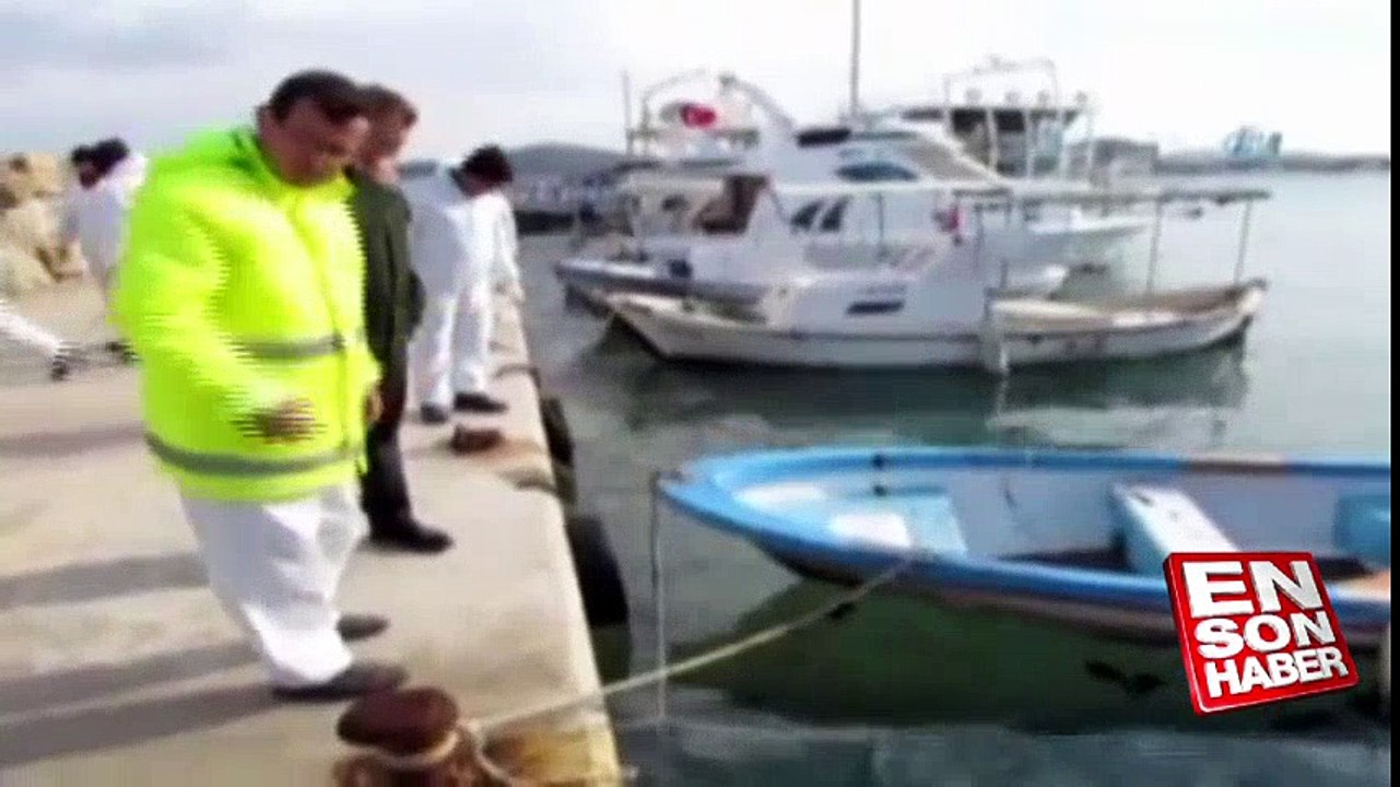 Denize sızan 50 ton yakıt için 105 kişilik ekip kuruldu | En Son Haber