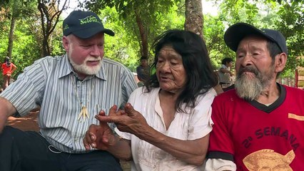 Exiliados de sus selvas, indios aché de Paraguay piden tierras