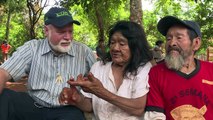 Exiliados de sus selvas, indios aché de Paraguay piden tierras