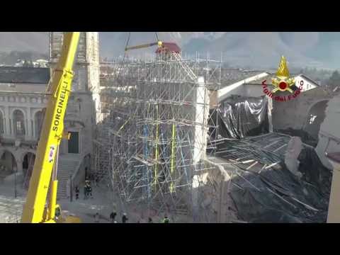 Norcia (PG) - Terremoto, drone su Basilica San Benedetto (23.12.16)