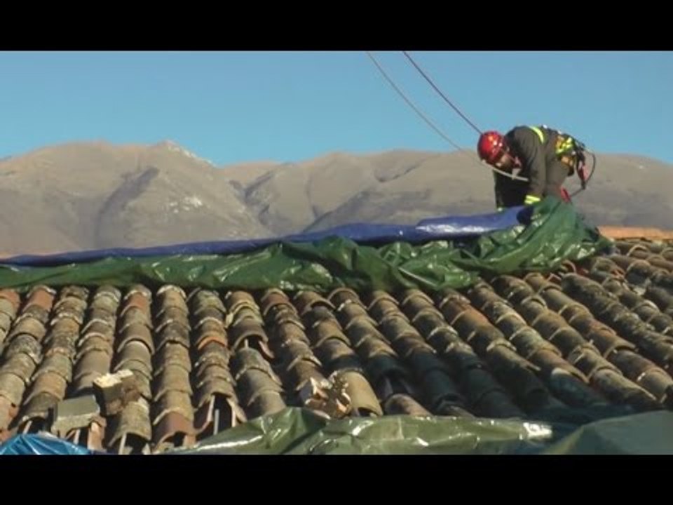 Norcia (PG) - Terremoto, copertura tetto (20.12.16)