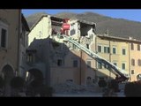 Visso (MC) - Terremoto, lavori per accesso Piazza Vissani (19.12.16)