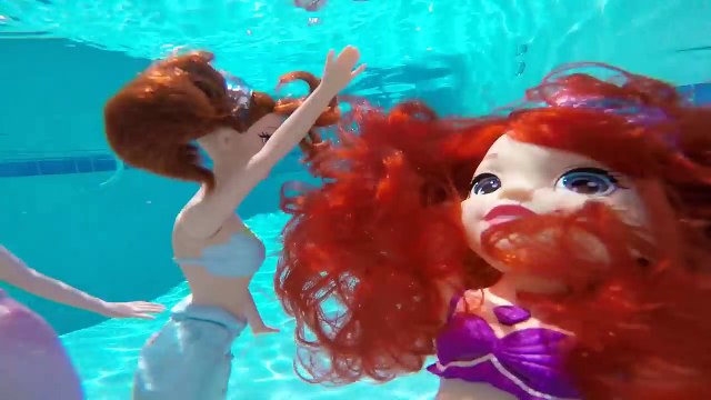 Ariel Mermaid Swimming Pool UNDERWATER Color Search Bathtub Bath Paint + Barbie Mermaid Learn Colors