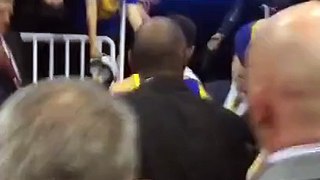 Man Tries to Steal Signed Steph Curry Shoes  p3