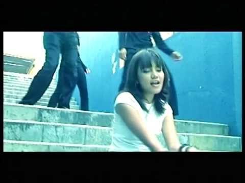 Elyana - Pura-Pura (Official Music Video)