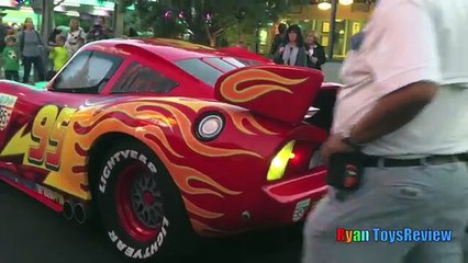 GIANT LIGHTNING MCQUEEN DisneyLand Family Fun Amusement Park Cars Rides for kids Disney Cars Toys