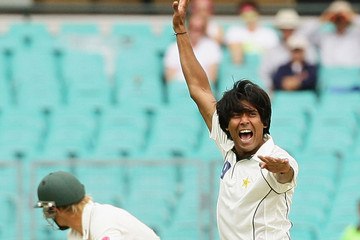 mohammad sami 3 wickets and hattrick chance vs australia 2010 2nd test