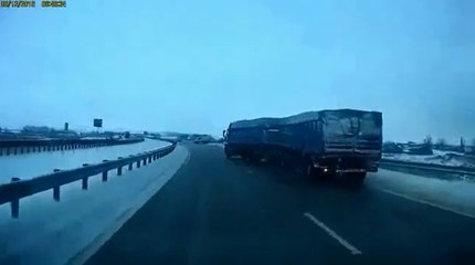 Un conducteur de camion évite un grave accident.