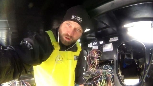 D48 : Alex Thomson wishes you a Merry Christmas in song ! / Vendée Globe