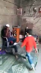 بچو کے ہاتھوں کڑنٹ پیر کا پوسٹ ماڈم لائک اور شئیر ضرور کرنا